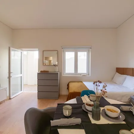 Monsanto Hill House - No. 565 -1 E Lisbon